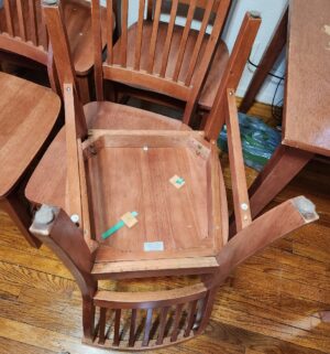 y125- 6 wooden chairs, great shape - Image 3