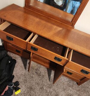 y189- 9 Drawer Dresser w/ mirror. Like new, bought in 2021 - Image 3