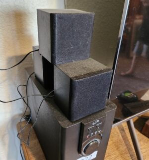 y222- iLive Bluetooth Surround Sound System. With remote. - Image 3