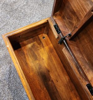 y235- storage trunk/bench - Image 3