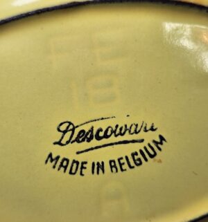 y301- vintage descoware dutch oven - Image 3