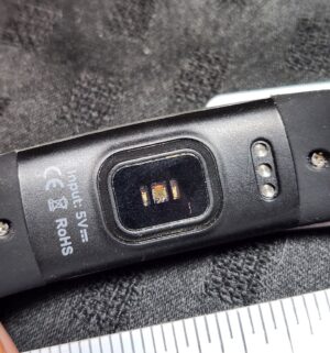 y483- fitbit, no charger - Image 3