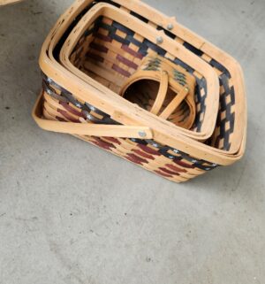 z98- collection of baskets - Image 4