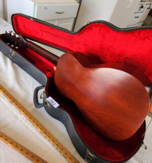 z282- Harmony Classic Guitar with case - Image 3