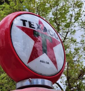 z341- 1920s Texaco Gas Pump, Rotating Globe. Boyle Dayton 10 Gallon Visible Pump. From Fishers Service Dinuba, Ca. Original Photo. - Image 10