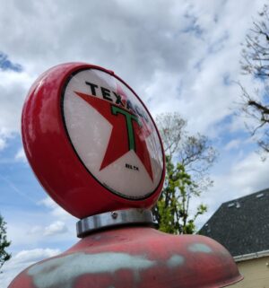 z341- 1920s Texaco Gas Pump, Rotating Globe. Boyle Dayton 10 Gallon Visible Pump. From Fishers Service Dinuba, Ca. Original Photo. - Image 13