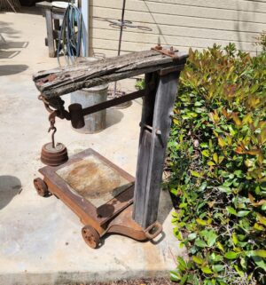 z345- Antique Commercial Floor Scale with weights - Image 4