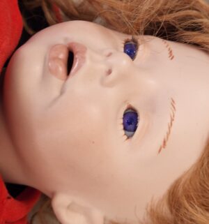 z430- 27 inch porcelain doll - Image 3