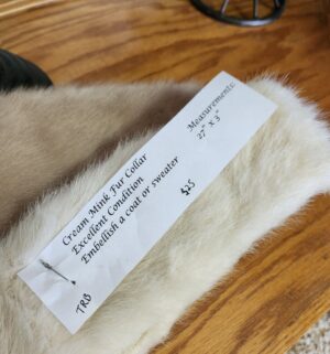 z463- mink fur collar, vintage hats, stands - Image 3