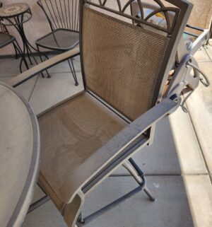 d8- Patio Bistro Set. Great Shape. Swivel Chairs - Image 3