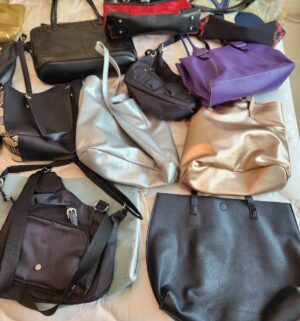 d30- large collection of purses - Image 3