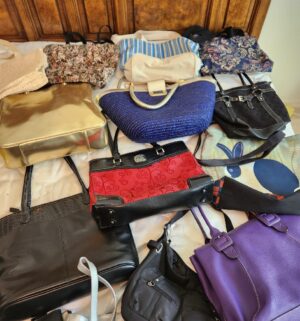 d30- large collection of purses - Image 4