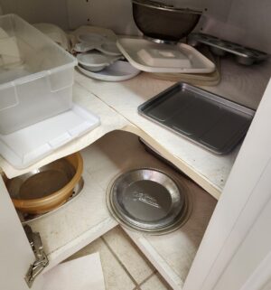 d96- contents of the kitchen - Image 8