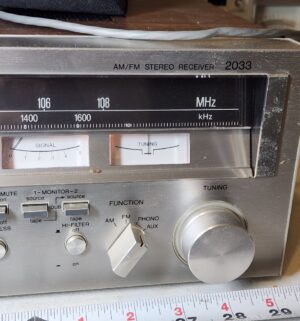 f19- Sanyo AM/FM Receiver 2033. tested/works - Image 3