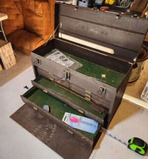 f36- vintage kennedy tool box - Image 3