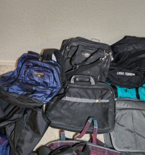 i10- Bags and back packs - Image 3