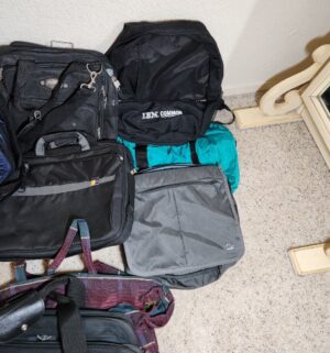 i10- Bags and back packs - Image 4