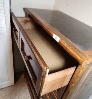 i14- Dresser Chest with leather top - Image 4