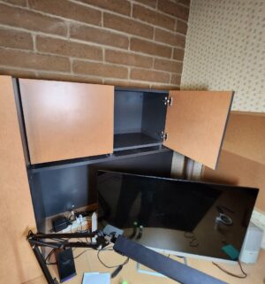 i25- Very Large Executive U Station Desk. The desk only. No lamps or other items - Image 6