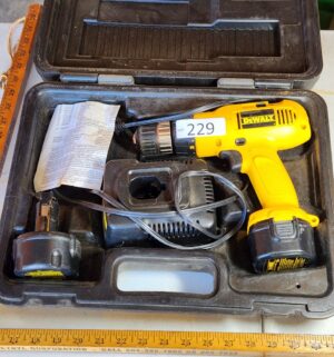 i229- dewalt dw952 3/8in drive drill. Untested - Image 1