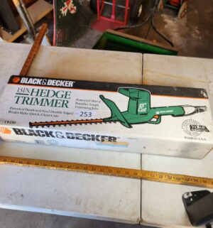 i253- 13 inch hedge trimmer - Image 1