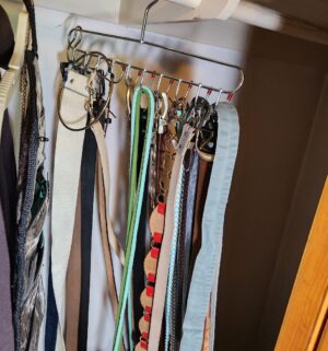 j81- contents of the closet, shoes, belts, misc - Image 4