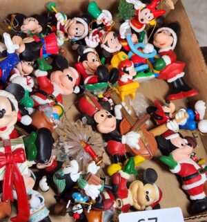 m67- Flat of Mickey Mouse figurines - Image 3