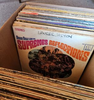 o44- vinyl record collection - Image 8