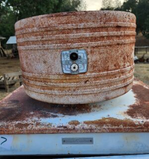 o167- Antique GE Refrigerator with foot latch - Image 4