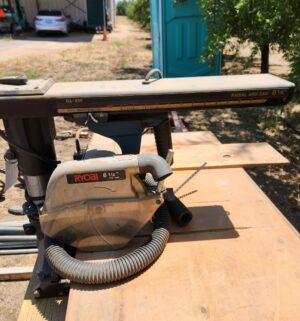 q92- Ryobi 8 1/4 inch Radial Arm Saw. Model RA200. Tested/works - Image 2