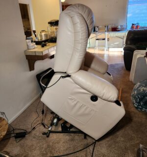 w142- Lift Chair. Heated, Massage Chair. Fully tested/works! Okin-Myhome. Amazing Condition - Image 7