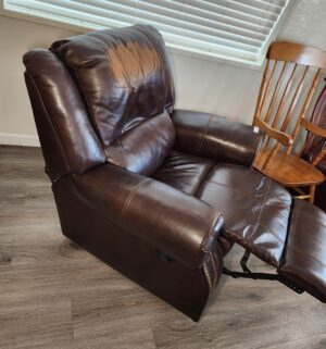 b20- Leather Recliner - Image 3