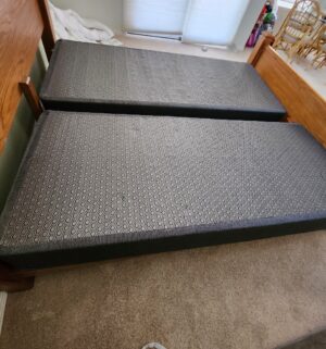 d60- Beautyrest Black Hybrid King Mattress/Boxspring Only, No Frame! - Image 5