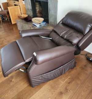 d66- Power Lift & Recline Chair by Golden. Fully Tested/ Works - Image 4