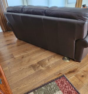 d72- Bassett Leather Sofa, Stunning Condition! - Image 3