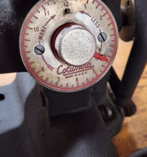 g1165- Columbia Model 300-20 Sewing machine - Image 3