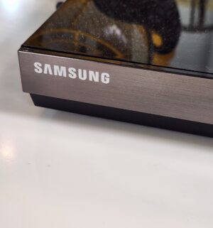 i225- Samsung 3D Blu Ray Player, no remote - Image 3