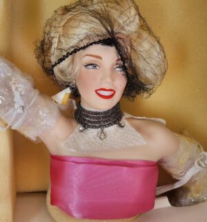 j11- Marilyn Monroe Franklin Heirloom Doll - Image 3