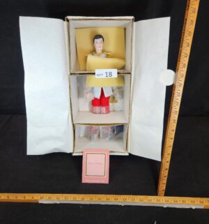 j17- Disney Princess Franklin Heirloom Doll - Image 3