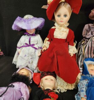 j31- Grandes Dames Doll Collection - Image 3