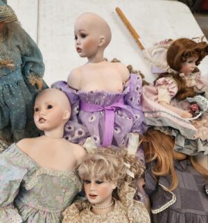 j42- vintage doll collection - Image 4