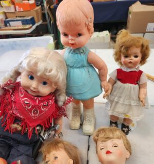 j46- vintage doll collection - Image 3