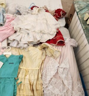 j51- huge collection of vintage doll clothes - Image 3