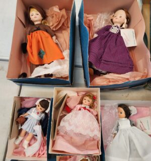 j52- Madame Alexander Doll Collection - Image 3