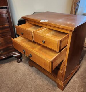 k44- Vintage maple dresser - Image 3