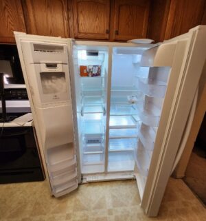 k90- Kenmore Refrigerator. Working Water/Ice. Great Shape - Image 3