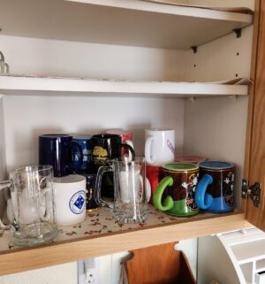 m135- contents of the cupboards, drawers - Image 3