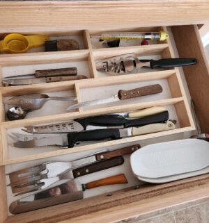 m135- contents of the cupboards, drawers - Image 4