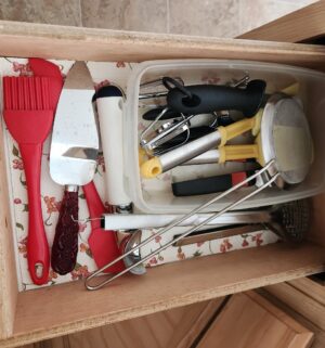 m135- contents of the cupboards, drawers - Image 5