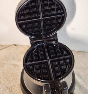 n10- Waring Pro Waffle Maker - Image 3